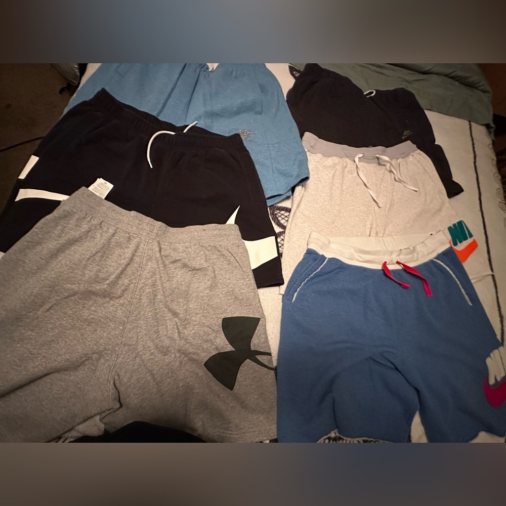 Selling some  5 Nike and 1 under armour short